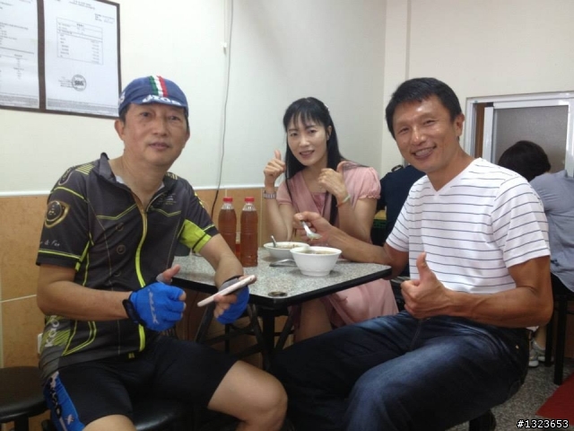 1020720 武康帥哥娶嬌妻 阿國大哥得佳媳 八方好友聚一堂 同賀新人沾喜氣