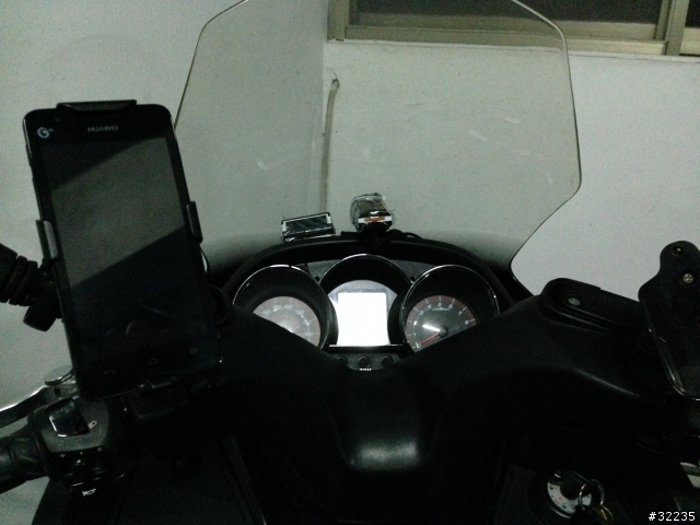 8樓新增圓管型手機固定架:Geomaro 萬用型機車手機固定架(照後鏡型),內含多種車型CB1300, Nikita300, Cuxi 100使用圖片