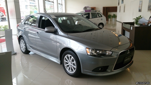 請問有人拍藍色Lancer Sportback的照片嗎?