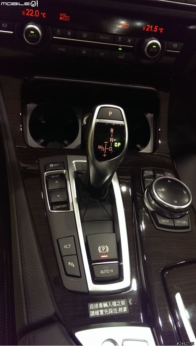 昨天去展間賞車 2014 BMW 528i (F10)