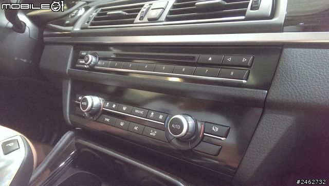 昨天去展間賞車 2014 BMW 528i (F10)