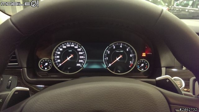昨天去展間賞車 2014 BMW 528i (F10)