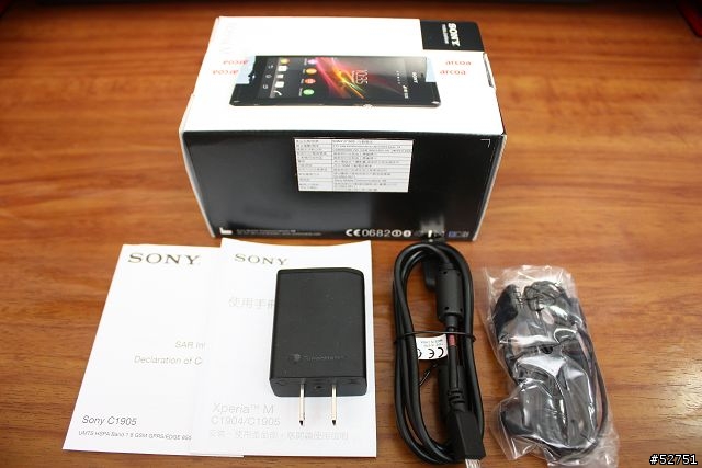 SONY Xperia M 紫色 簡單開箱