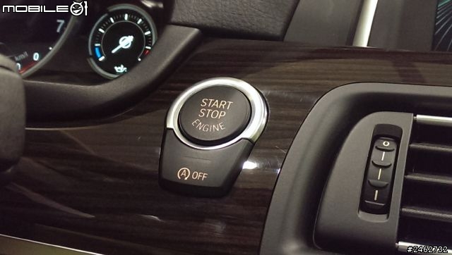昨天去展間賞車 2014 BMW 528i (F10)