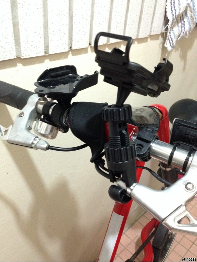 8樓新增圓管型手機固定架:Geomaro 萬用型機車手機固定架(照後鏡型),內含多種車型CB1300, Nikita300, Cuxi 100使用圖片