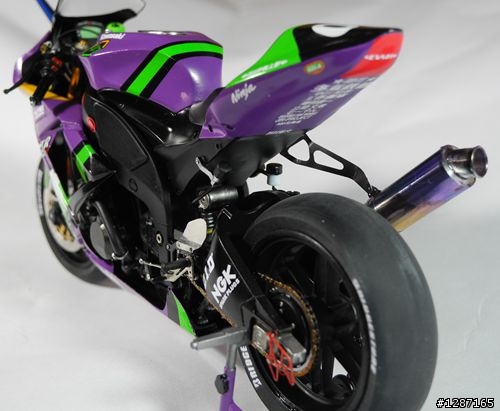 【作品分享】KAWASAKI ZX-10R 2010 鈴鹿八耐 EVA 01