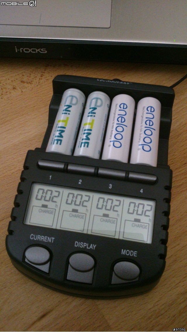 La Crosse BC-700,鎳氫充電電池(3號/4號電池)的神兵利器