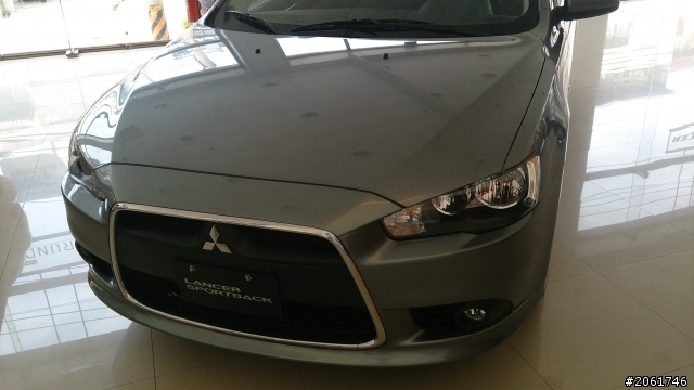 請問有人拍藍色Lancer Sportback的照片嗎?