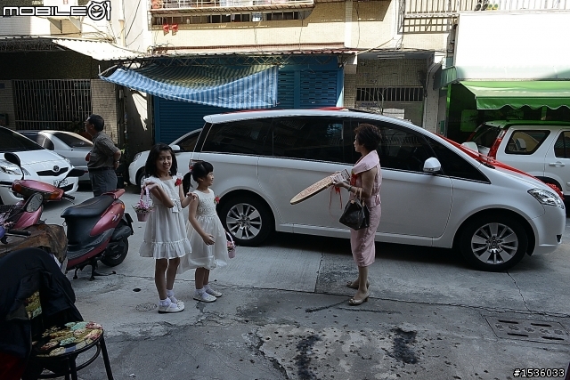 開著Luxgen MPV新娘車,要幸福哦!