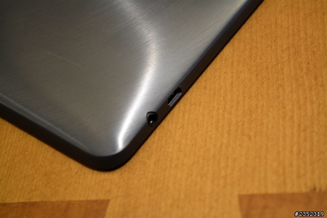家人的生日禮物-ASUS Transformer Pad TF701