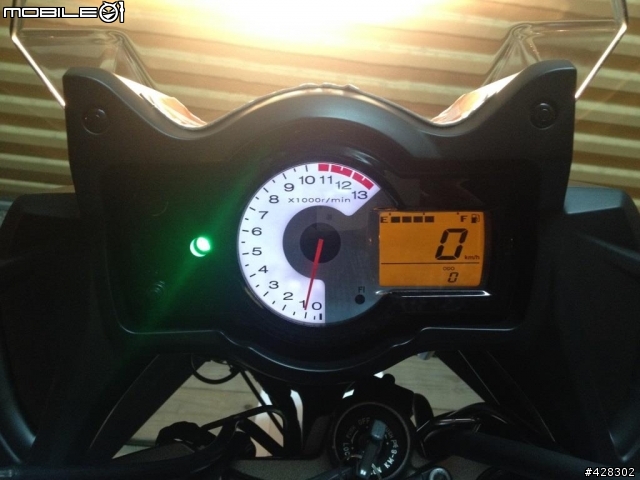 又?颱風天開箱 Kawasaki Versys 650 白色!!!