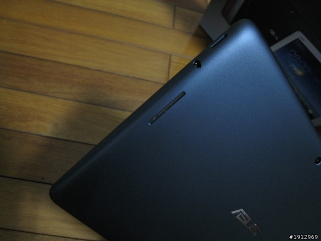 開頭箱 四核心的10吋平版ASUS MeMO Pad 10 ME102A