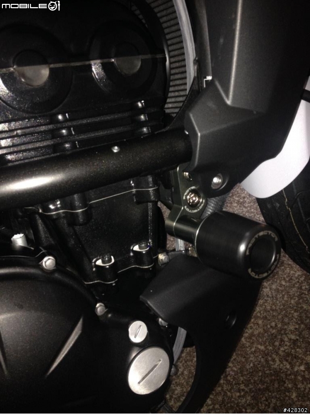 又?颱風天開箱 Kawasaki Versys 650 白色!!!