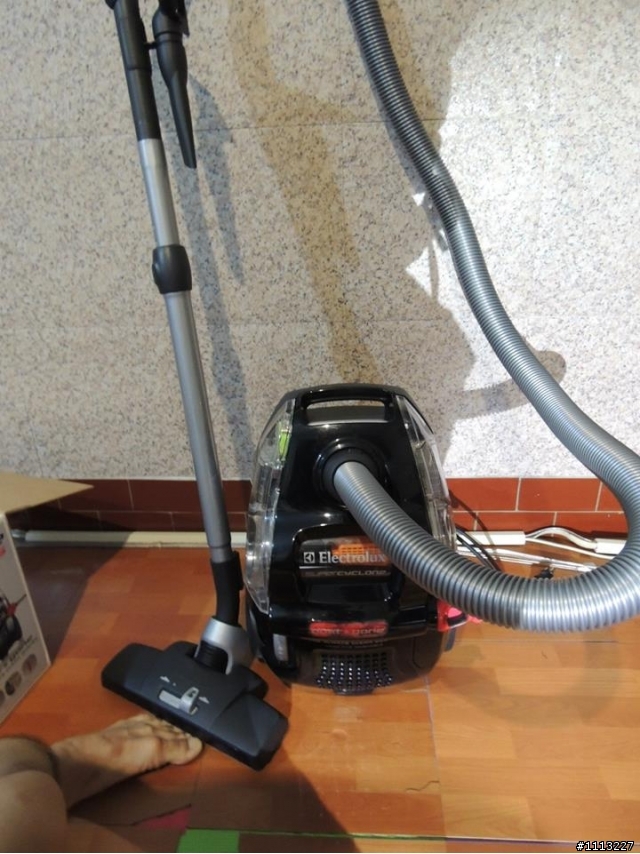 不專業開箱伊萊克斯Electrolux 靜電撢吸塵器ZSC69FD2