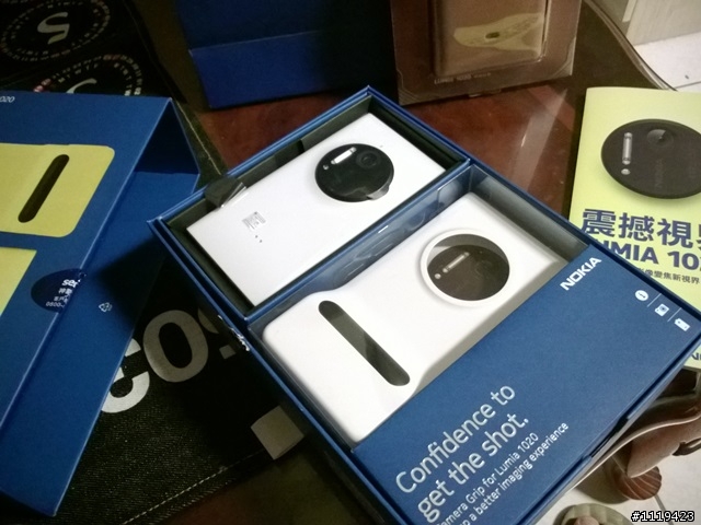 【開箱】 Lumia 1020 暗黑開箱+Nokia 拍照APP介紹+925PK