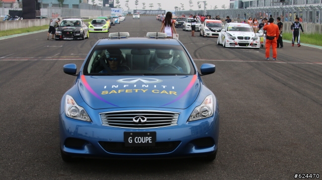 紅牛台灣現蹤?台灣大賽車美車美女分享