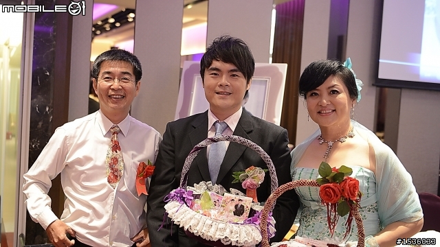開著Luxgen MPV新娘車,要幸福哦!