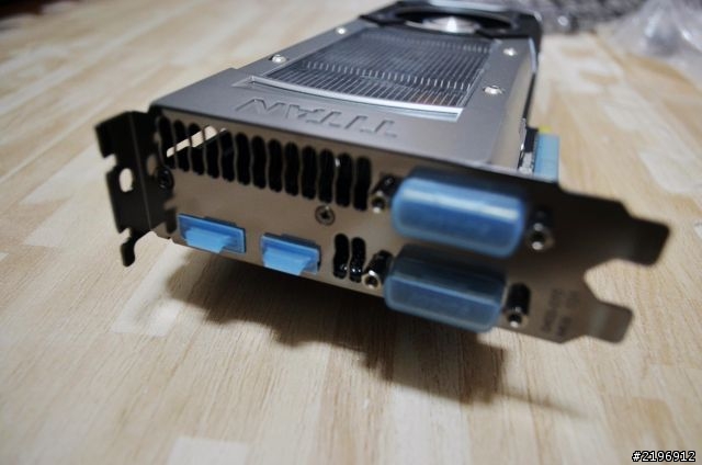 【開箱】NVIDIA GeForce GTX TITAN 泰坦 簡易開箱
