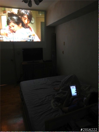 JD-130 Android智慧電視棒+投影機 隨便也有百吋奉還