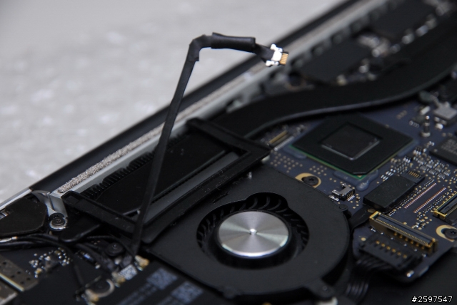 Macbook pro retina 13.3" C蓋鍵盤更換