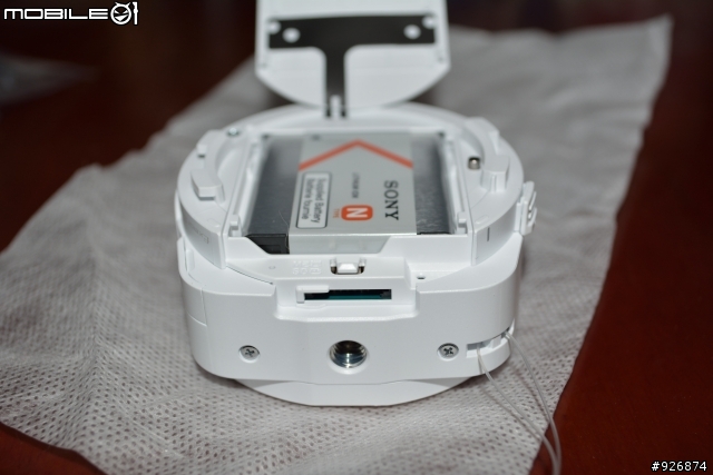 QX10 白 遇上Z Ultra 結果是裝不下...