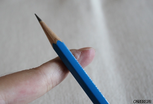 別讓孩子玩插頭‧不然就變這樣囉!!