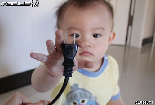別讓孩子玩插頭‧不然就變這樣囉!!