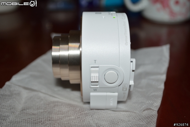 QX10 白 遇上Z Ultra 結果是裝不下...