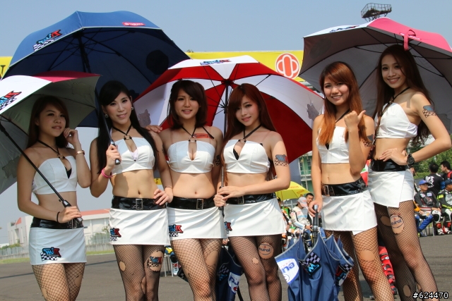 紅牛台灣現蹤?台灣大賽車美車美女分享
