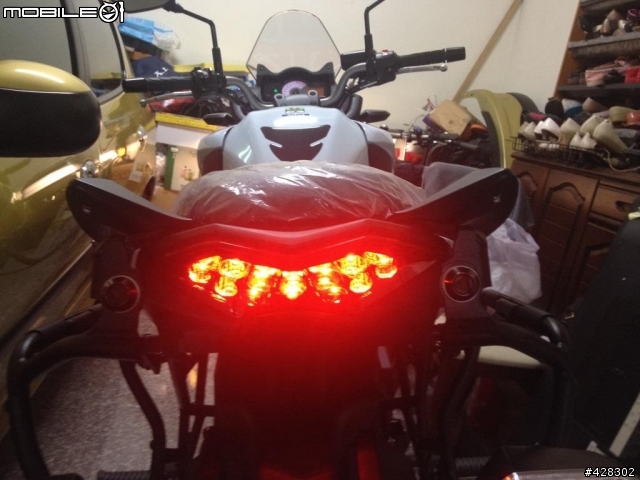 又?颱風天開箱 Kawasaki Versys 650 白色!!!