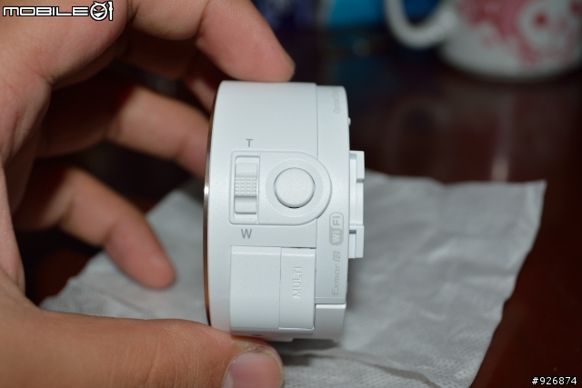 QX10 白 遇上Z Ultra 結果是裝不下...