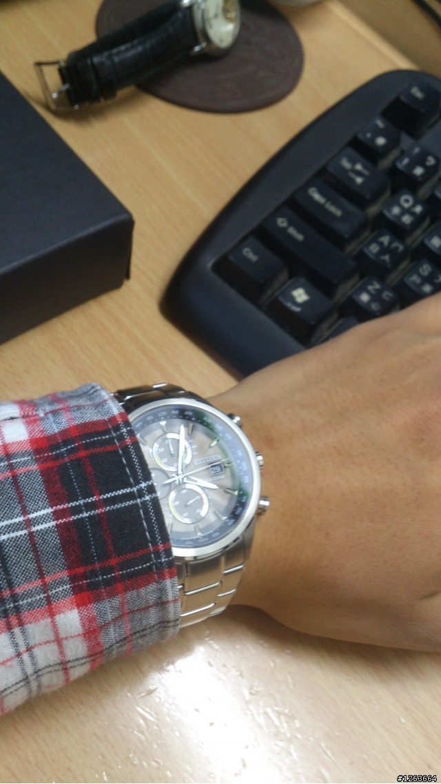 送給自己的成年禮 Citizen 光動能 AT8015-54E