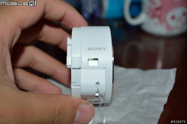 QX10 白 遇上Z Ultra 結果是裝不下...
