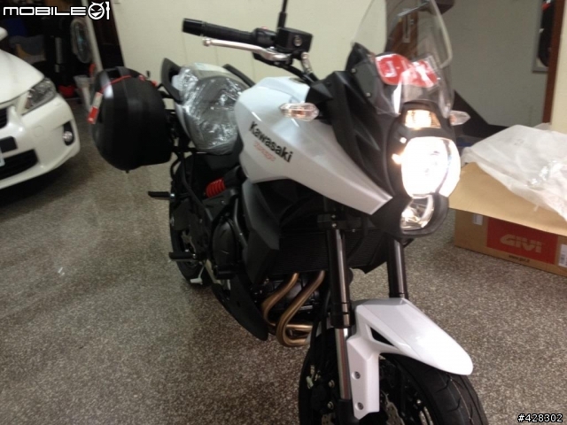 又?颱風天開箱 Kawasaki Versys 650 白色!!!