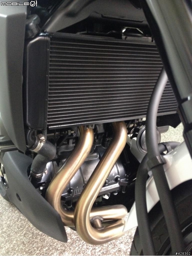 又?颱風天開箱 Kawasaki Versys 650 白色!!!