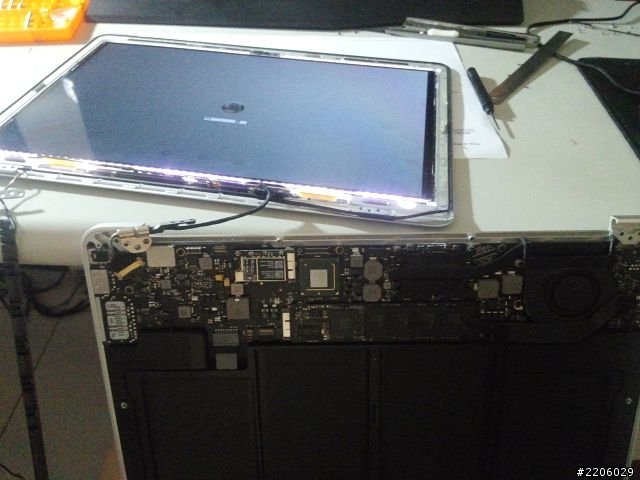 自行更換 apple 2011 mba 液晶破裂 分享心得文