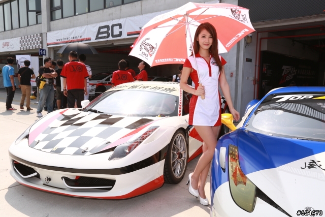 紅牛台灣現蹤?台灣大賽車美車美女分享