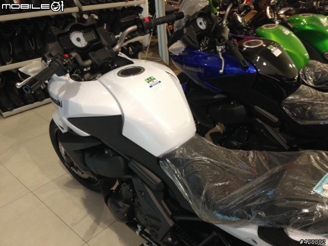 又?颱風天開箱 Kawasaki Versys 650 白色!!!