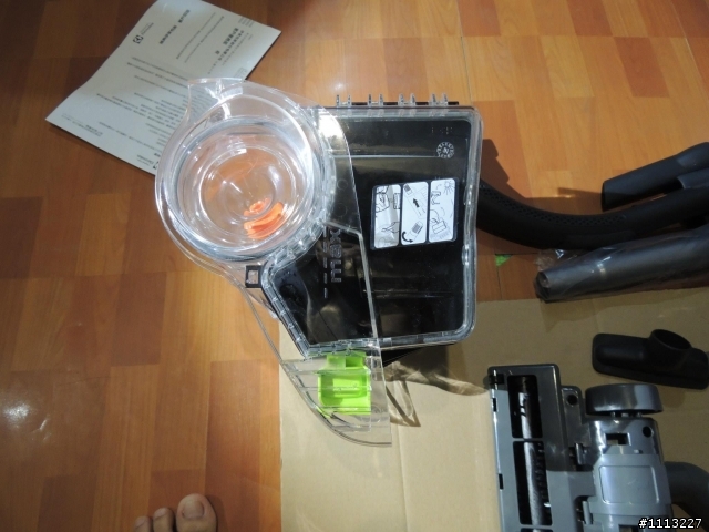 不專業開箱伊萊克斯Electrolux 靜電撢吸塵器ZSC69FD2