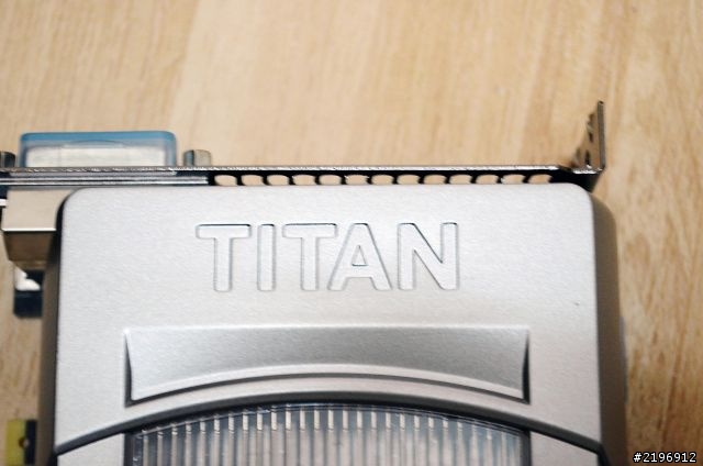 【開箱】NVIDIA GeForce GTX TITAN 泰坦 簡易開箱