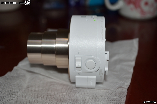 QX10 白 遇上Z Ultra 結果是裝不下...