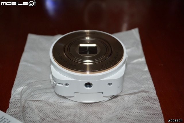 QX10 白 遇上Z Ultra 結果是裝不下...