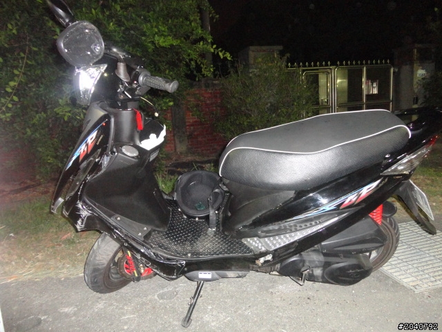 光陽GP125 騎到輪框斷掉摔車(10/30 09:00更新)