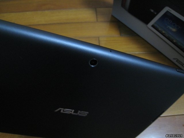 開頭箱 四核心的10吋平版ASUS MeMO Pad 10 ME102A