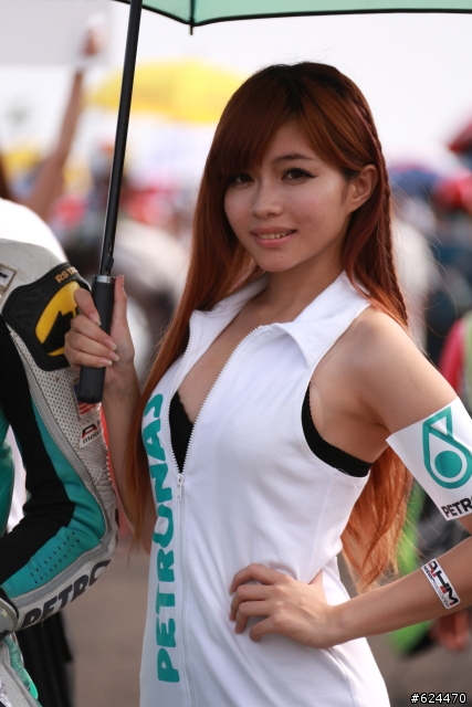 紅牛台灣現蹤?台灣大賽車美車美女分享