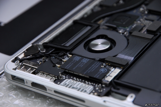 Macbook pro retina 13.3" C蓋鍵盤更換