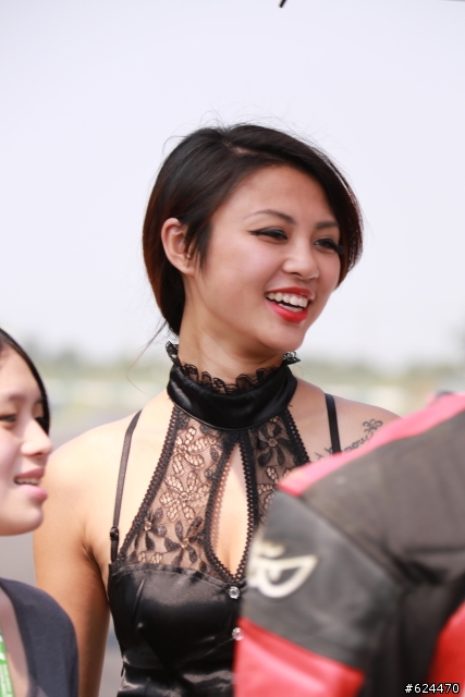 紅牛台灣現蹤?台灣大賽車美車美女分享