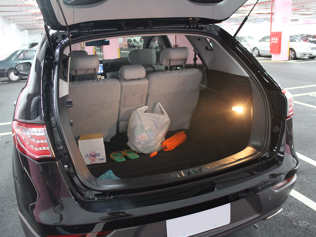 LUXGEN U7(4WD)颱風天開箱 附小offroad測試