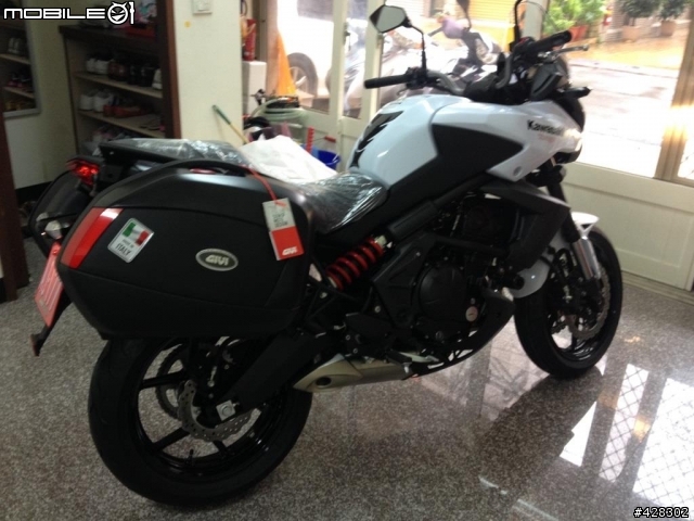 又?颱風天開箱 Kawasaki Versys 650 白色!!!