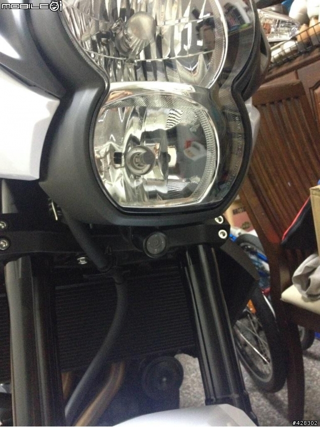 又?颱風天開箱 Kawasaki Versys 650 白色!!!
